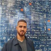 Laureato in Economia con 13 anni di esperienza in lingua inglese, certificazione IELTS livello C1